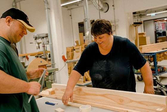 Arbeiten in der Holzwerkstatt - © Lebenshilfe Forchheim