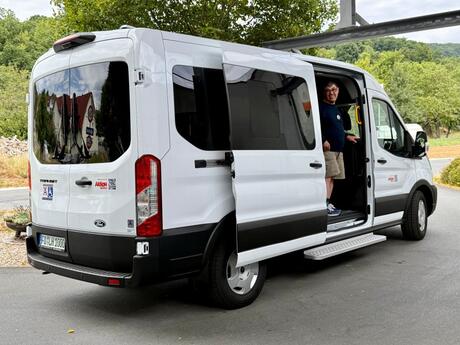 Neuer Rollstuhlbus für die Förderstätte